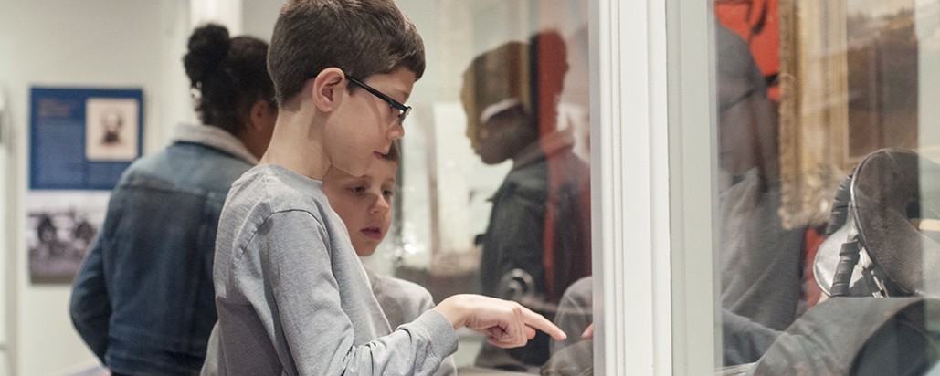 children in museum exhibit